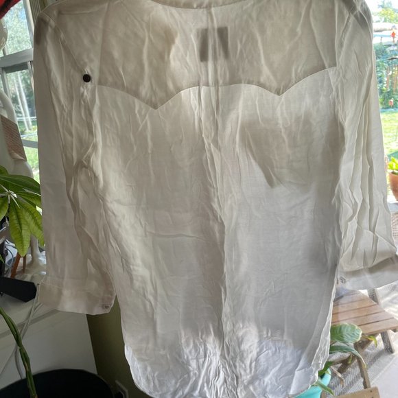 GSUS Industries silky white button up top size xs - Picture 3 of 4